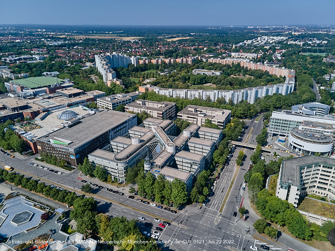 22.07.2022 - ehemaliges Alliant-Versicherungsgebäude und Wohnring in Neuperlach
